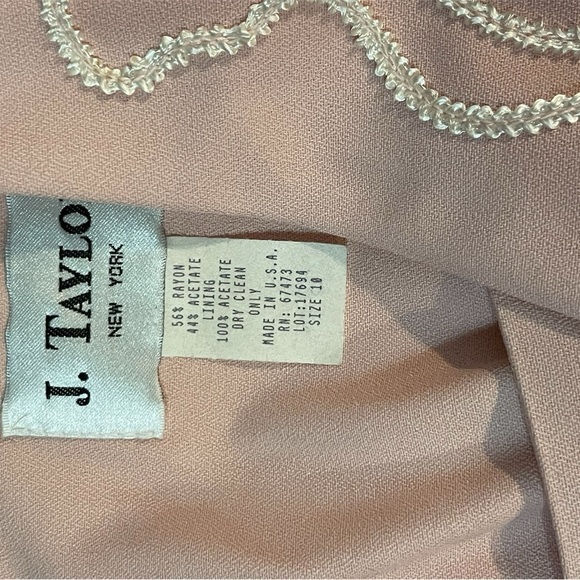GORGEOUS J. TAYLOR LIGHT PINK DRESS QITH PEARL ACCENTS AND EMBROIDERY - Picture 3 of 3